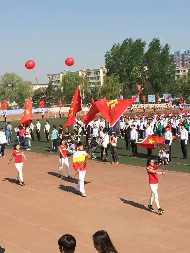 公司检阅方队参加开幕式