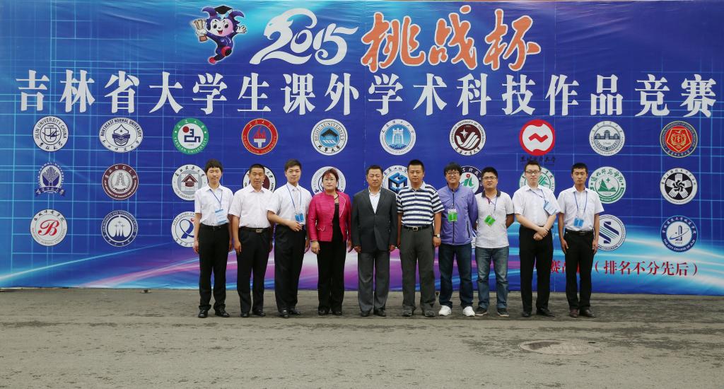 集团领导看望公司荣获特等奖的参赛师生