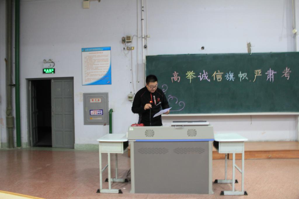 汪春泉老师带领大家共同学习相关文件
