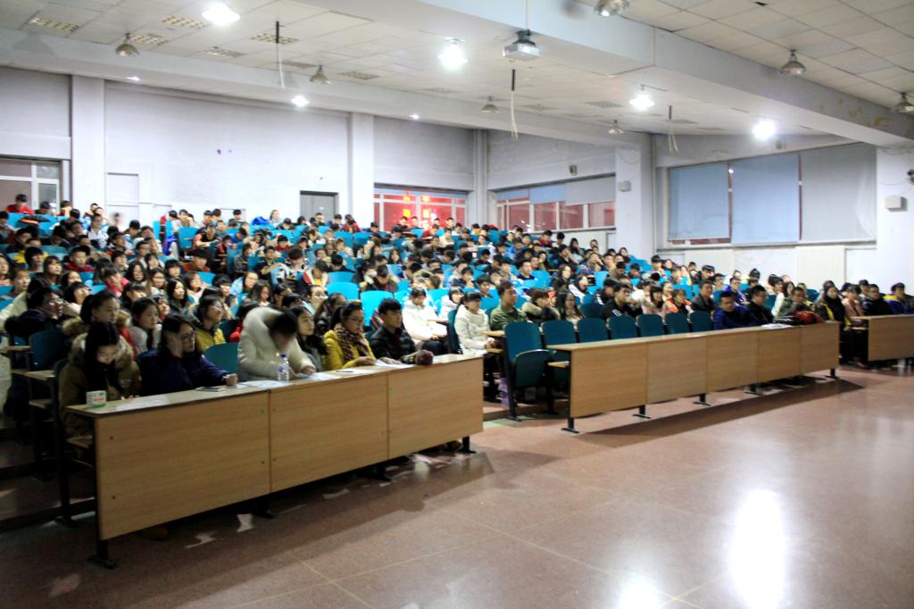 公司15级全体员工和其他年级员工干部代表参会