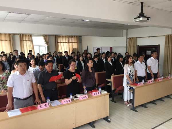 全体党员唱共产国际歌