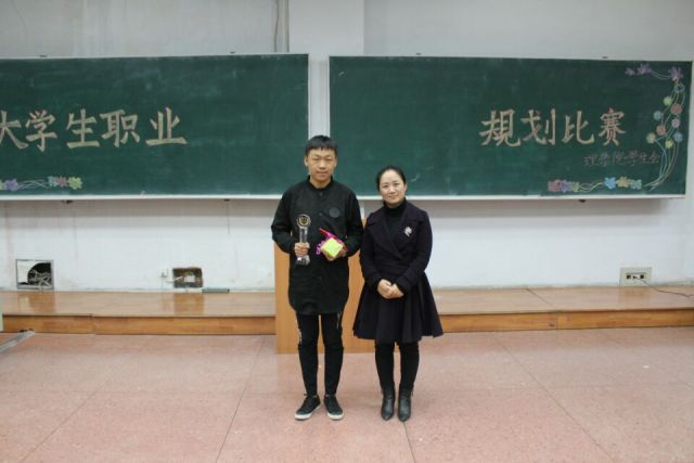 一等奖选手合影留念